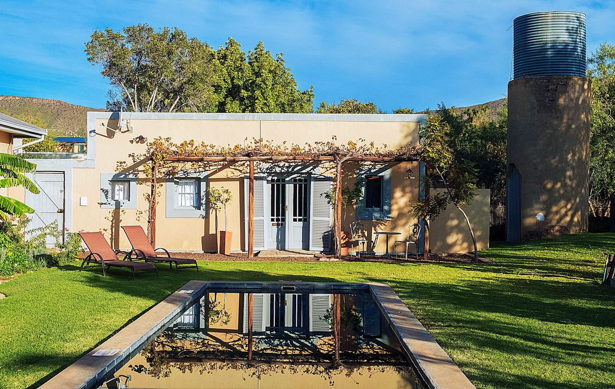 The garden Cottage overlooking the pool at At 85 on Church